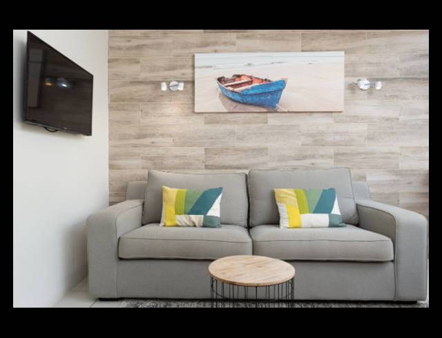 0.5 BEDROOM APARTMENT SOLD IN SEA POINT